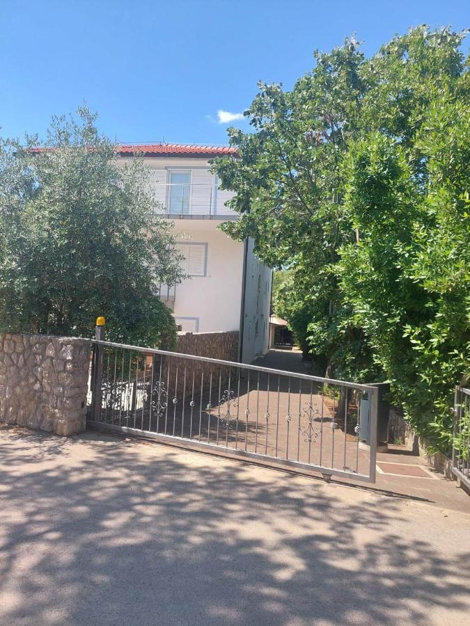 Apartmani Zec Šilo Esterno foto
